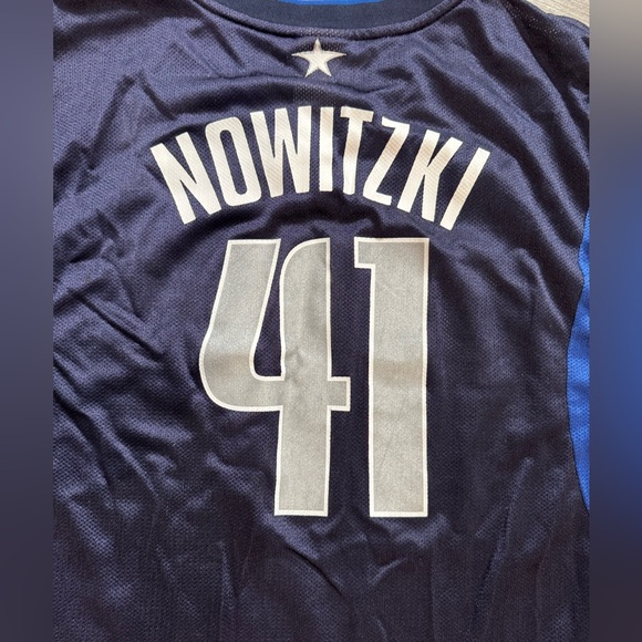 Dirk Nowitzki jersey - Picture 8 of 8